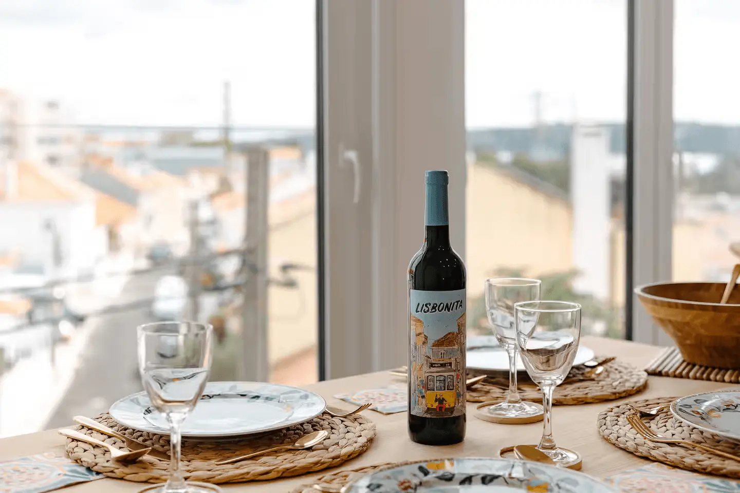 detalhe mesa vinho lisbonita - nata portuguese